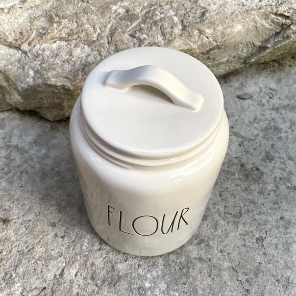 Rae Dunn FLOUR Large Letter 2018 Canister - Picture 4 of 14